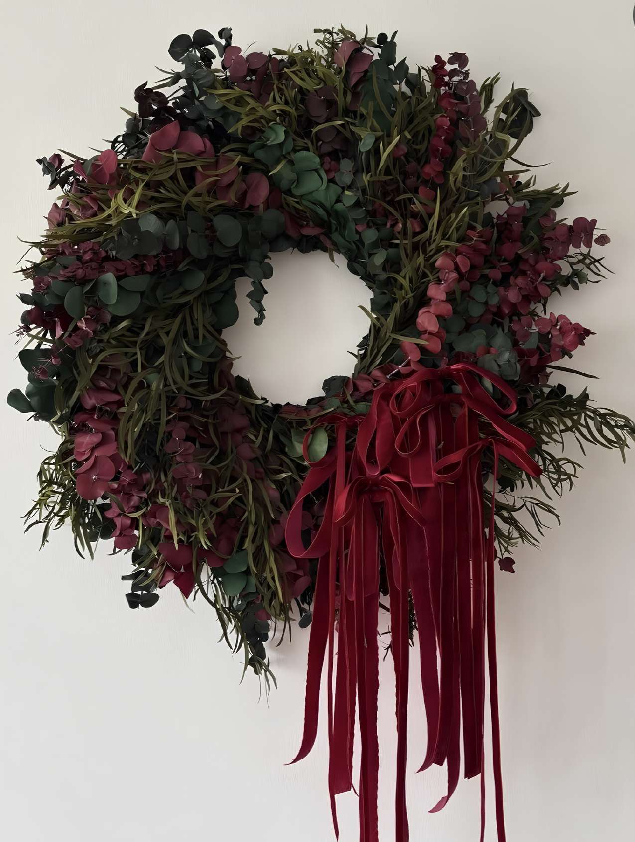 Couronne de Noël aux rubans burgundy