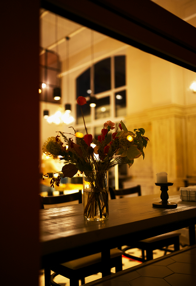 Décor floral événementiel réalisé par Les Heures
